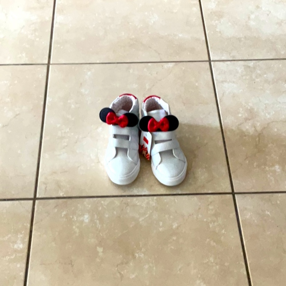 Minnie Mouse shoes